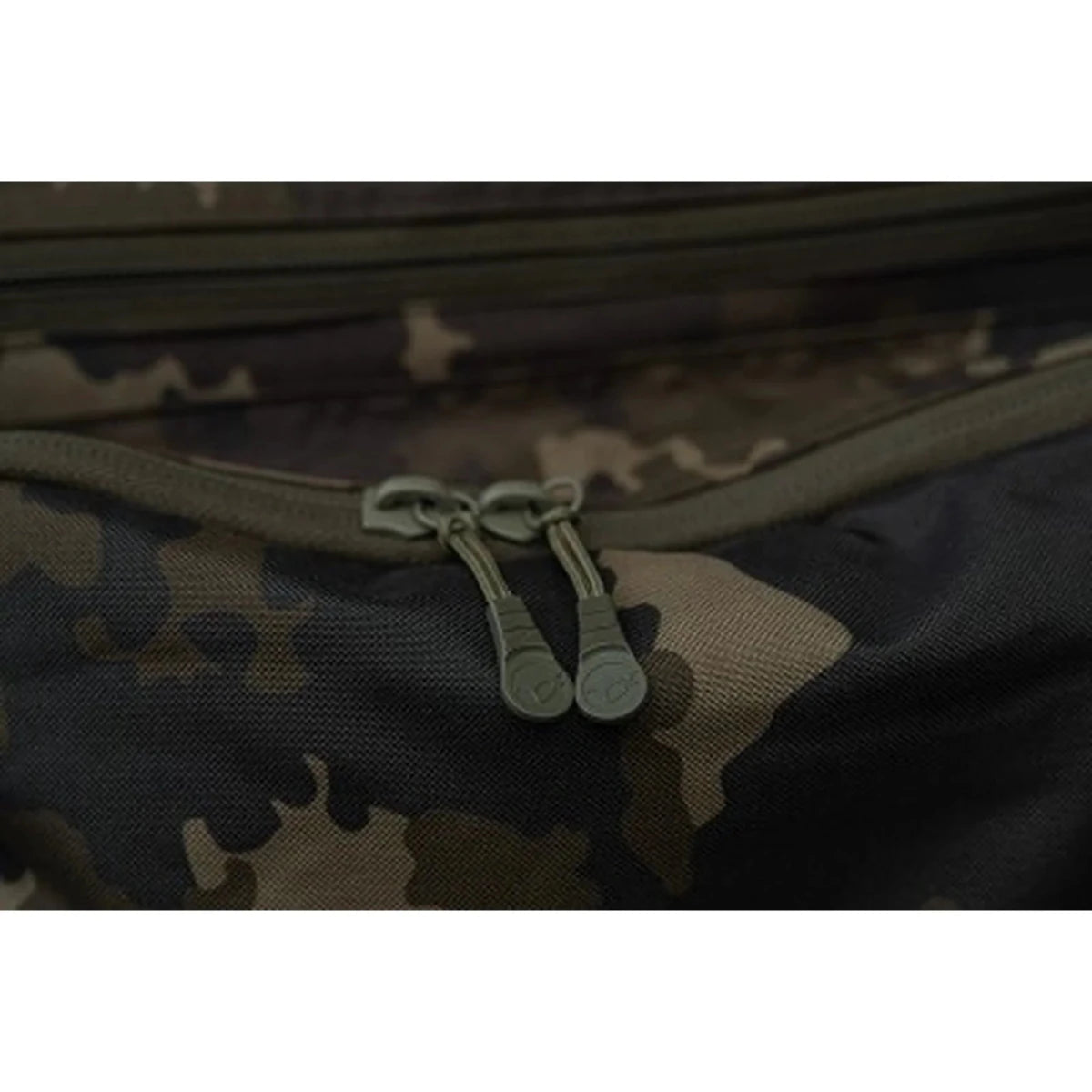 Macuto Korda Compac Framed Dark Kamo S - Tienda Carpfishing