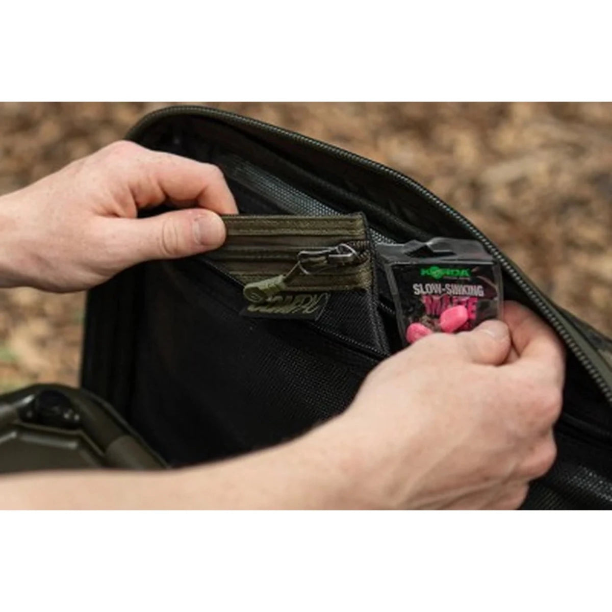 Macuto Korda Compac Framed Dark Kamo S - Tienda Carpfishing