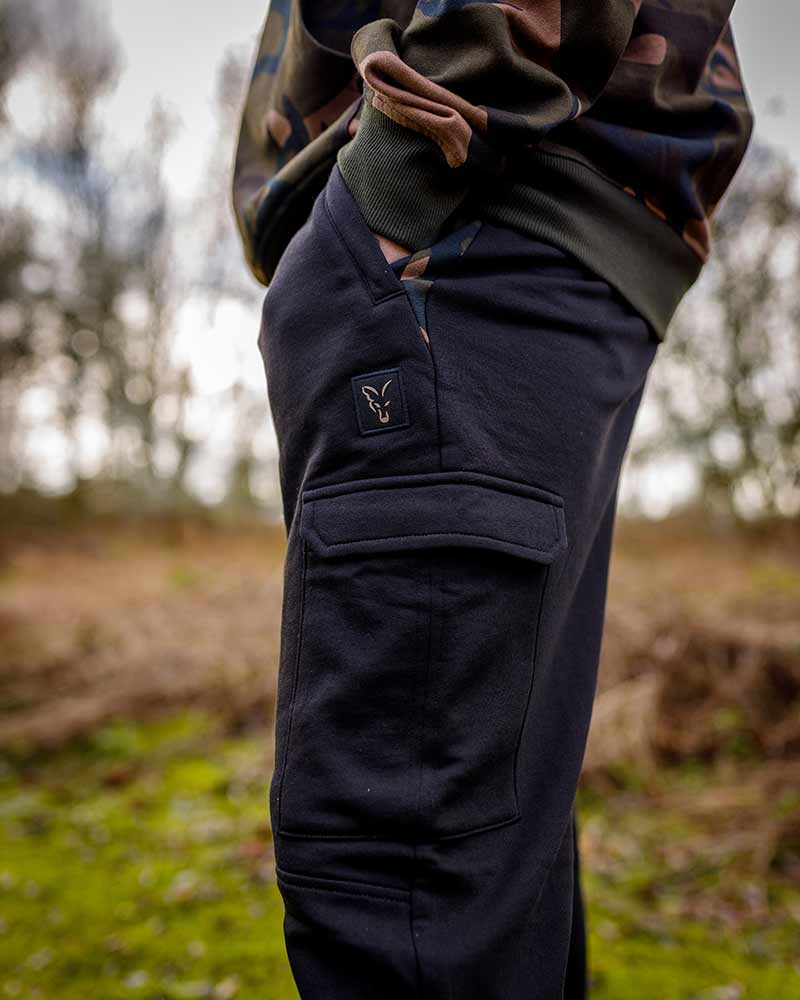Pantalones Fox LW Combat Negro y Camo - Tienda Carpfishing