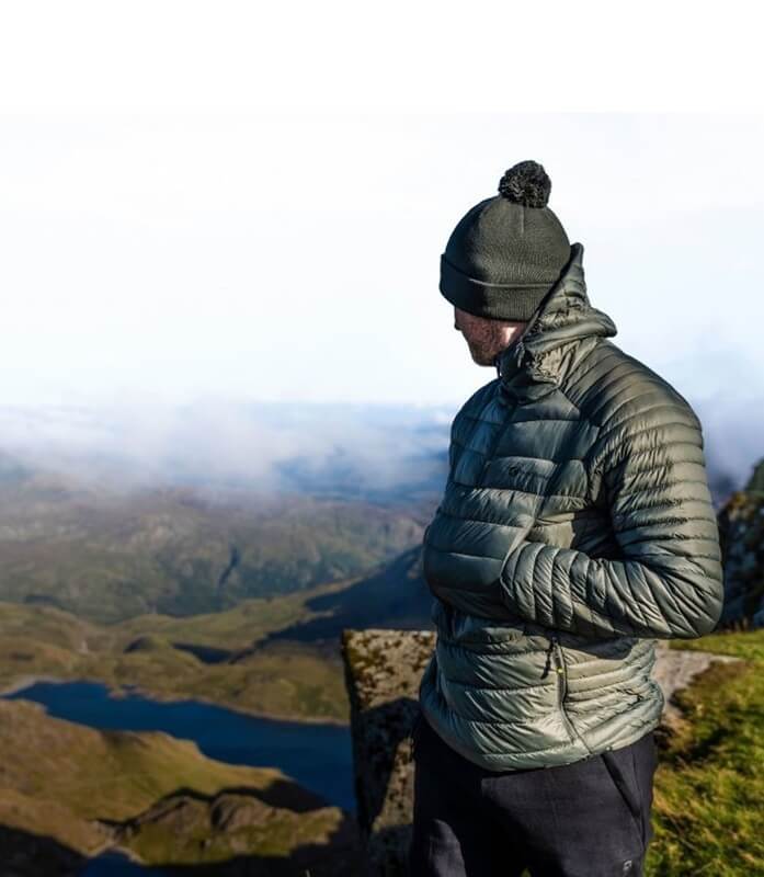 Gorro Ridge Monkey Apearel Verde con bola - Tienda Carpfishing