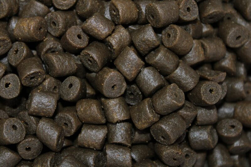 Pellets Taladrados Pro Elite Baits Black Halibut 15 mm - Tienda Carpfishing