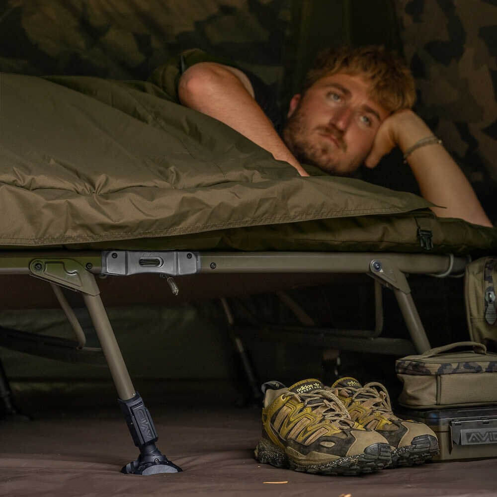 Bed Chair with sleeping bag Avid Carp Benchmark Ultra System