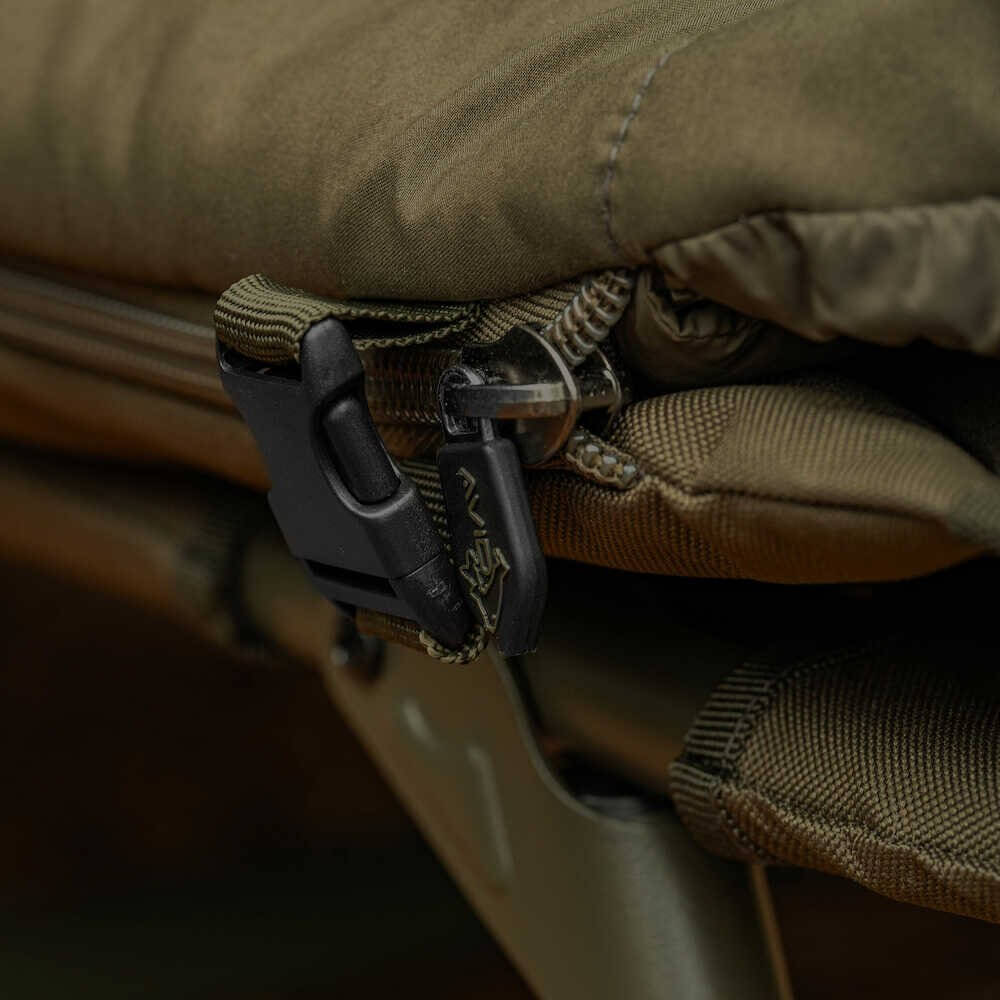 Bed Chair with sleeping bag Avid Carp Revolve System