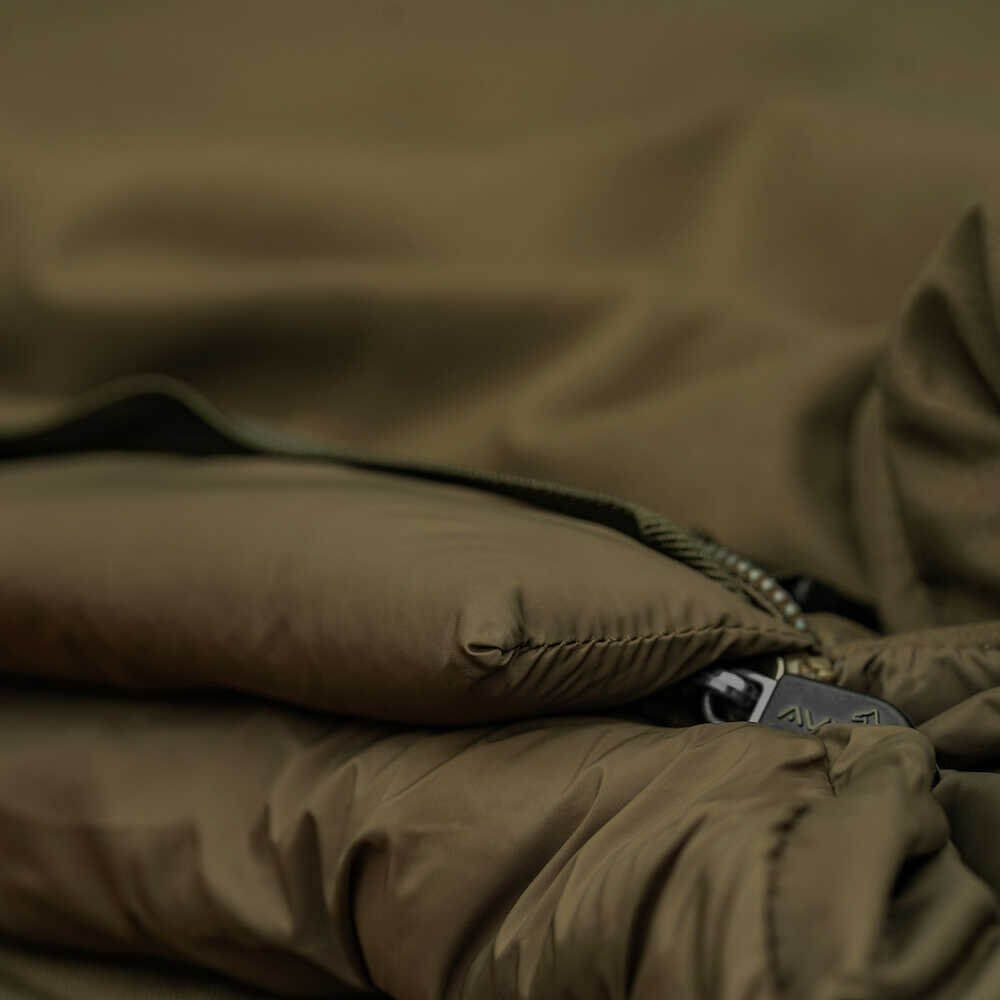 Bed Chair with sleeping bag Avid Carp Revolve System