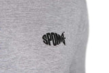 Camiseta gris de Spomb con logotipo negro, ideal para carpfishing y uso diario, 90% algodón y 10% viscosa.