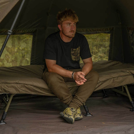 Bed Chair con saco de dormir Avid Carp Benchmark Ultra System - Tienda Carpfishing