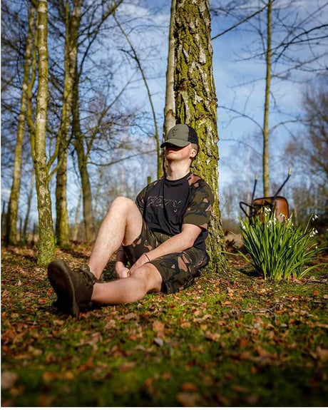 Camiseta Fox Outline T Negro/Camo - Tienda Carpfishing