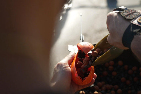 Cohete cebador Spyder Spod Medium Naranja/Negro - Tienda Carpfishing