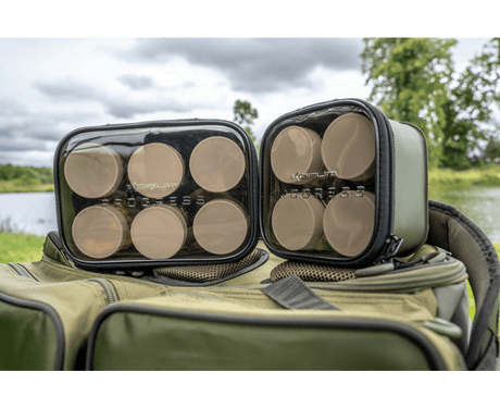 Macuto de 4 botes de cebo Korum Eva - Tienda Carpfishing