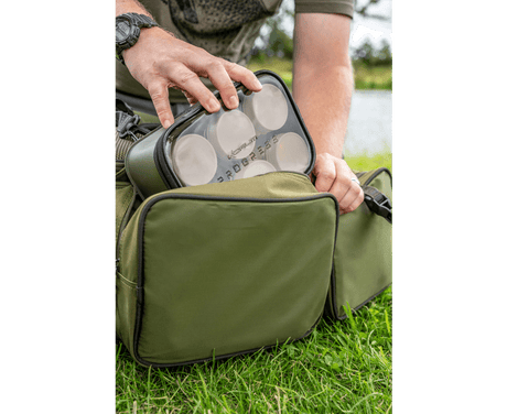 Macuto de 6 botes de cebo Korum Eva - Tienda Carpfishing