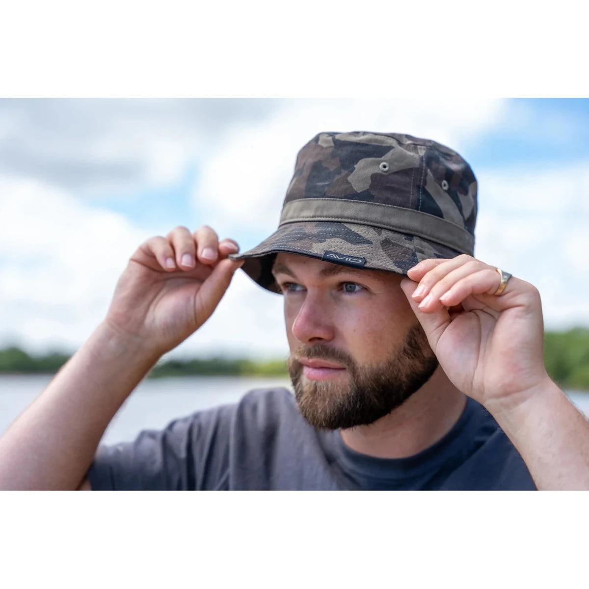 Sombrero Avid Carp Distortion Dark Camo - Tienda Carpfishing