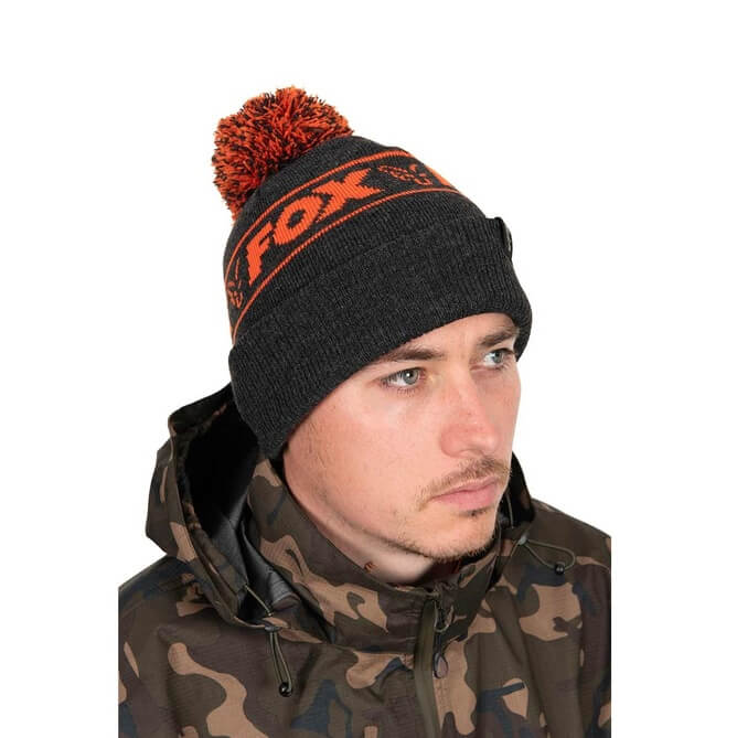 Gorro Fox Collection Negro/Naranja con bola - Tienda Carpfishing